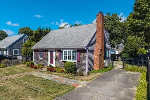 38 Harrington St, Teaticket, MA 02536