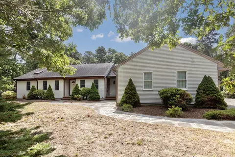 100 Thoreau Dr, Eastham, MA 02642