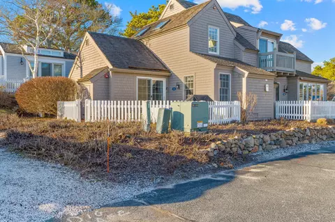 6 Hammock Pond Rd, Mashpee, MA 02649