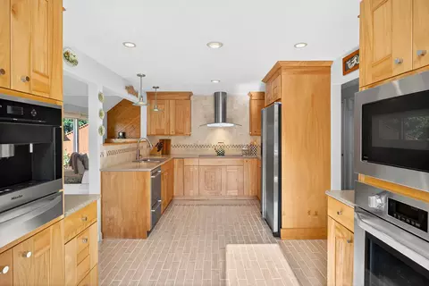 Kitchen - 49 Lakeside Dr, Centerville, MA 02632 photo 3 of 3