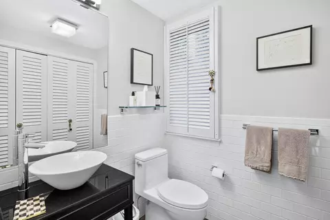 Bath - 49 Lakeside Dr, Centerville, MA 02632 photo 6 of 10