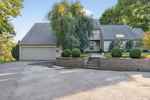 Exterior - 49 Lakeside Dr, Centerville, MA 02632 photo 2 of 9