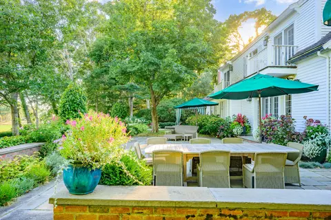 Exterior - 245 N Bay Rd, Osterville, MA 02655 photo 4 of 21