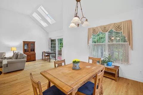 Dining - 6 Mayfair Ct, Mashpee, MA 02649 photo 6 of 7