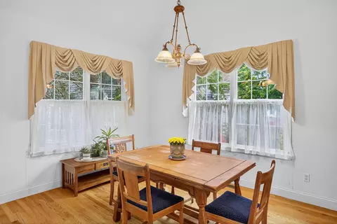 Dining - 6 Mayfair Ct, Mashpee, MA 02649 photo 2 of 7