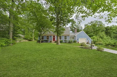 7 Horseshoe Cir, Sandwich, MA 02563