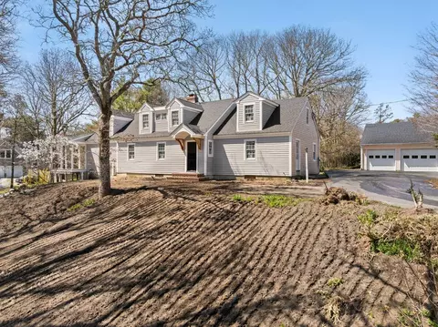 129 Driftwood Ln, South Yarmouth, MA 02664