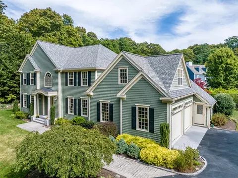 5 Pine St, Sandwich, MA 02563