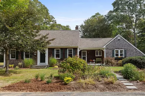 5 Home Wood Ln, Harwich, MA 02645