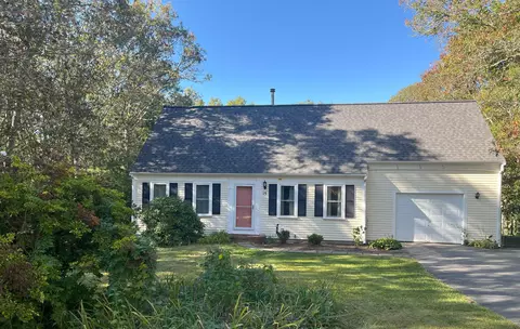 15 Gunters Ln, Mashpee, MA 02649