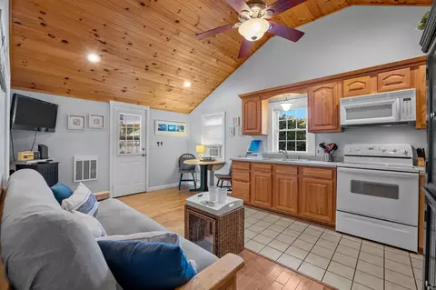 2032 State Hwy Rte 6 #F, Wellfleet, MA 02667