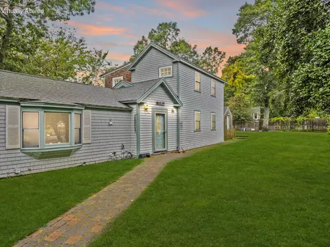 33 Lake Rd, West Yarmouth, MA 02673