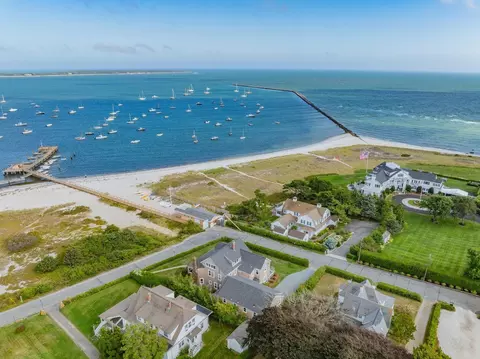 172 Irving Ave, Hyannis Port, MA 02647