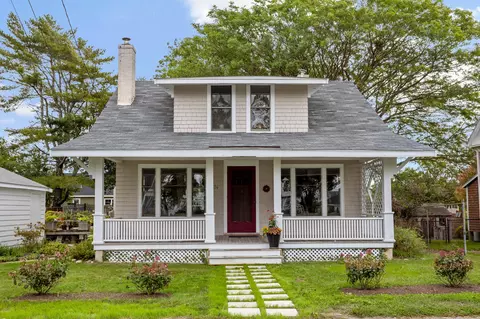 34 Washington Ave, Buzzards Bay, MA 02532