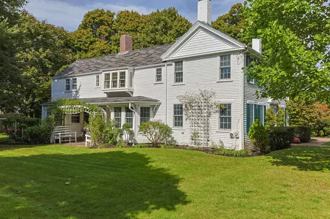 Exterior - 188 Ocean View Ave, Cotuit, MA 02635 photo 4 of 15