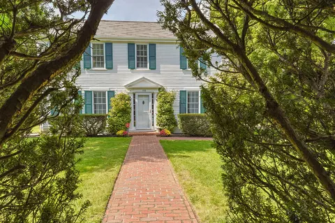 Exterior - 188 Ocean View Ave, Cotuit, MA 02635 photo 2 of 15