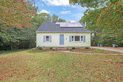 100 Homestead Ln, East Falmouth, MA 02536
