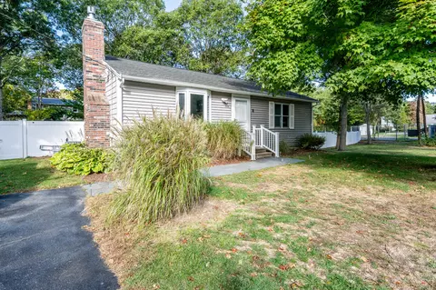 545 Lincoln Rd Ext, Barnstable, MA 02630