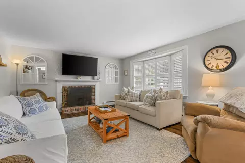 81 Monomoy Cir, Centerville, MA 02632 photo 4