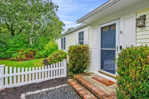 81 Monomoy Cir, Centerville, MA 02632 photo 2