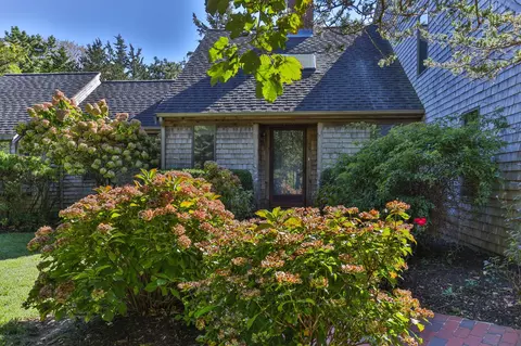 25 Twin Rocks Dr, Eastham, MA 02642