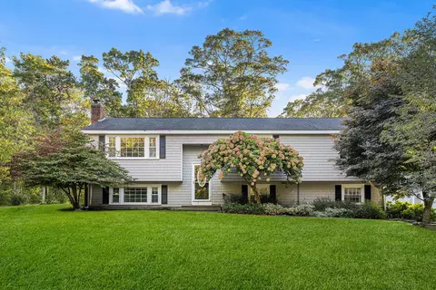 9 Bramble Bush Dr, Sandwich, MA 02563