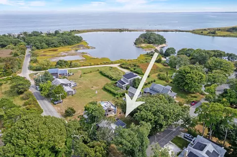 50 Canonicus Ave, Oak Bluffs, MA 02557