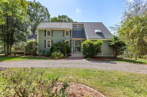 96 Pimlico Pond Rd, Mashpee, MA 02649