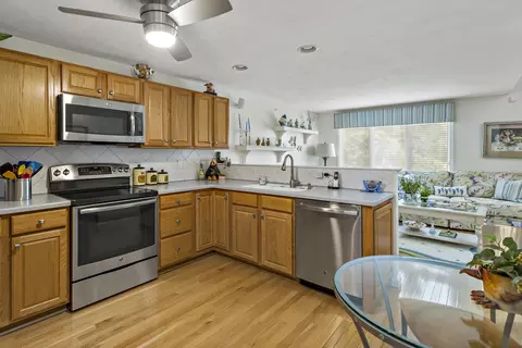 8 Chippers Ln, Mashpee, MA 02649 photo 5