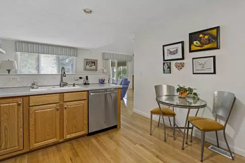 8 Chippers Ln, Mashpee, MA 02649 photo 6