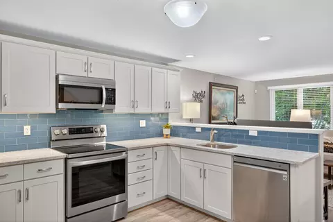 Kitchen - 2 Pga Ln, Mashpee, MA 02649 photo 3 of 4