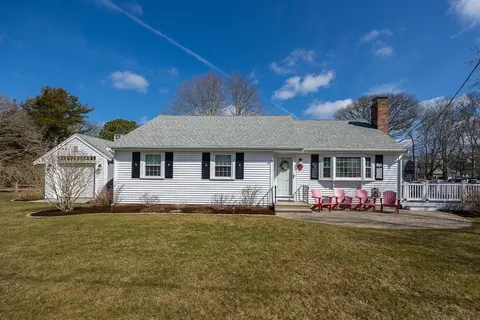 40 Willow St, Harwich, MA 02645