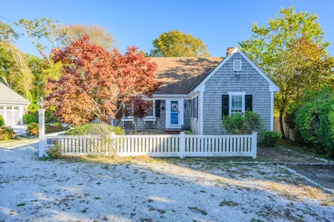 427 Scudder Ave, Hyannis Port, MA 02647