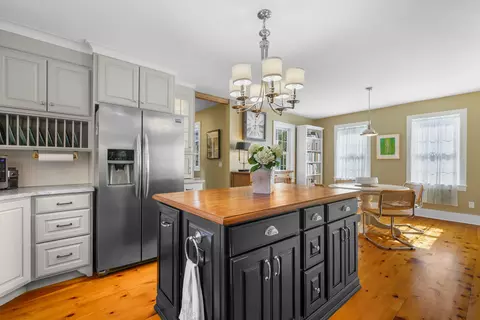 Kitchen - 2070 Main St, West Barnstable, MA 02668 photo 4 of 6