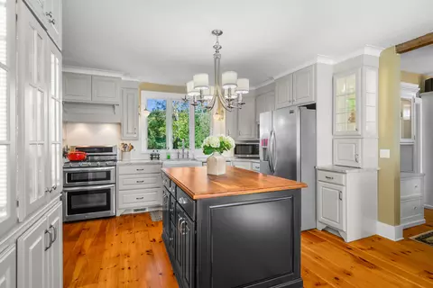 Kitchen - 2070 Main St, West Barnstable, MA 02668 photo 2 of 6