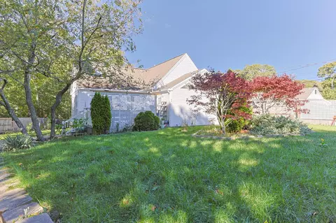 Exterior - 69 Pine Grove Ave, Hyannis, MA 02601 photo 5 of 7