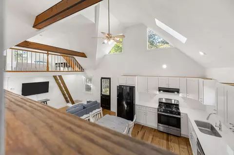 Entry Way - 69 Pine Grove Ave, Hyannis, MA 02601 photo 3 of 3