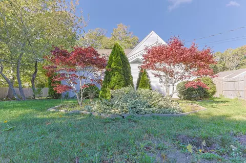 Exterior - 69 Pine Grove Ave, Hyannis, MA 02601 photo 4 of 7