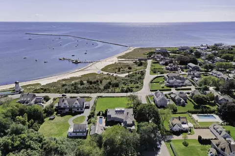 18 Mount Vernon Ave, Hyannis Port, MA 02647