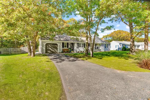 315 Prince Hinckley Rd, Centerville, MA 02632