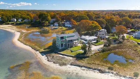 14 Navajo Rd, Pocasset, MA 02559