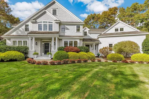 11 Teal Cir, Mashpee, MA 02649