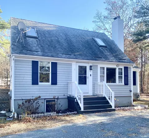 86 Lowell Rd, Mashpee, MA 02649