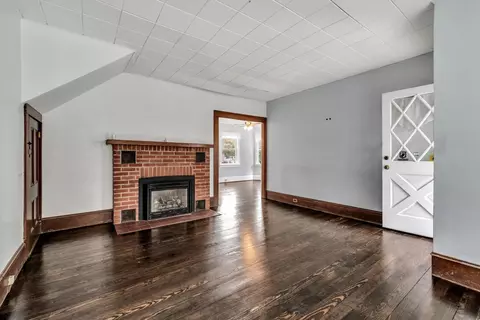 Living - 38 Old Bridge Rd, Buzzards Bay, MA 02532 photo 2 of 3