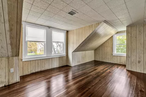 Bedroom - 38 Old Bridge Rd, Buzzards Bay, MA 02532 photo 3 of 7
