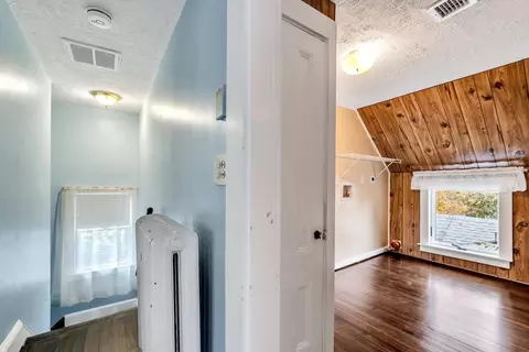 Entry Way - 38 Old Bridge Rd, Buzzards Bay, MA 02532 photo 2 of 2