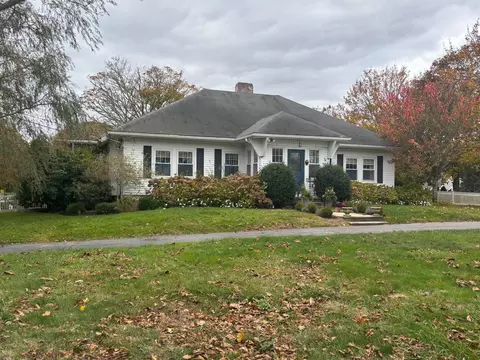 33 Sunset Ln, Osterville, MA 02655