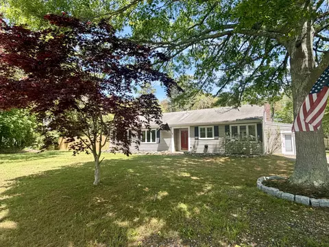 17 Kensington Dr, Sandwich, MA 02563