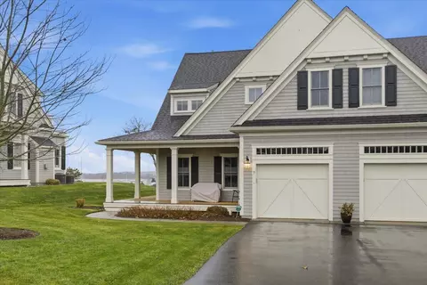 1090 Shore Rd #7, Cataumet, MA 02534