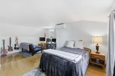 Bedroom - 197 Monomoscoy Rd, Mashpee, MA 02649 photo 3 of 4